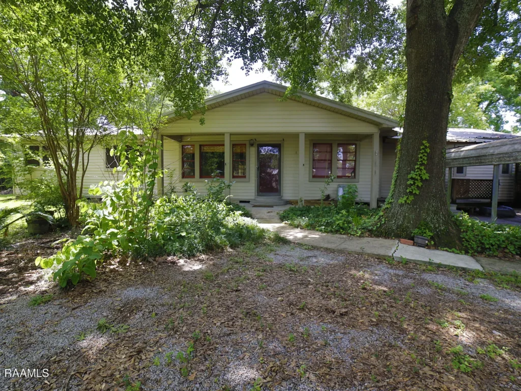 4-bedroom home at 101 Halcott Dr in Lafayette, LA purchased as-is for cash by Redemptive Home Buyers